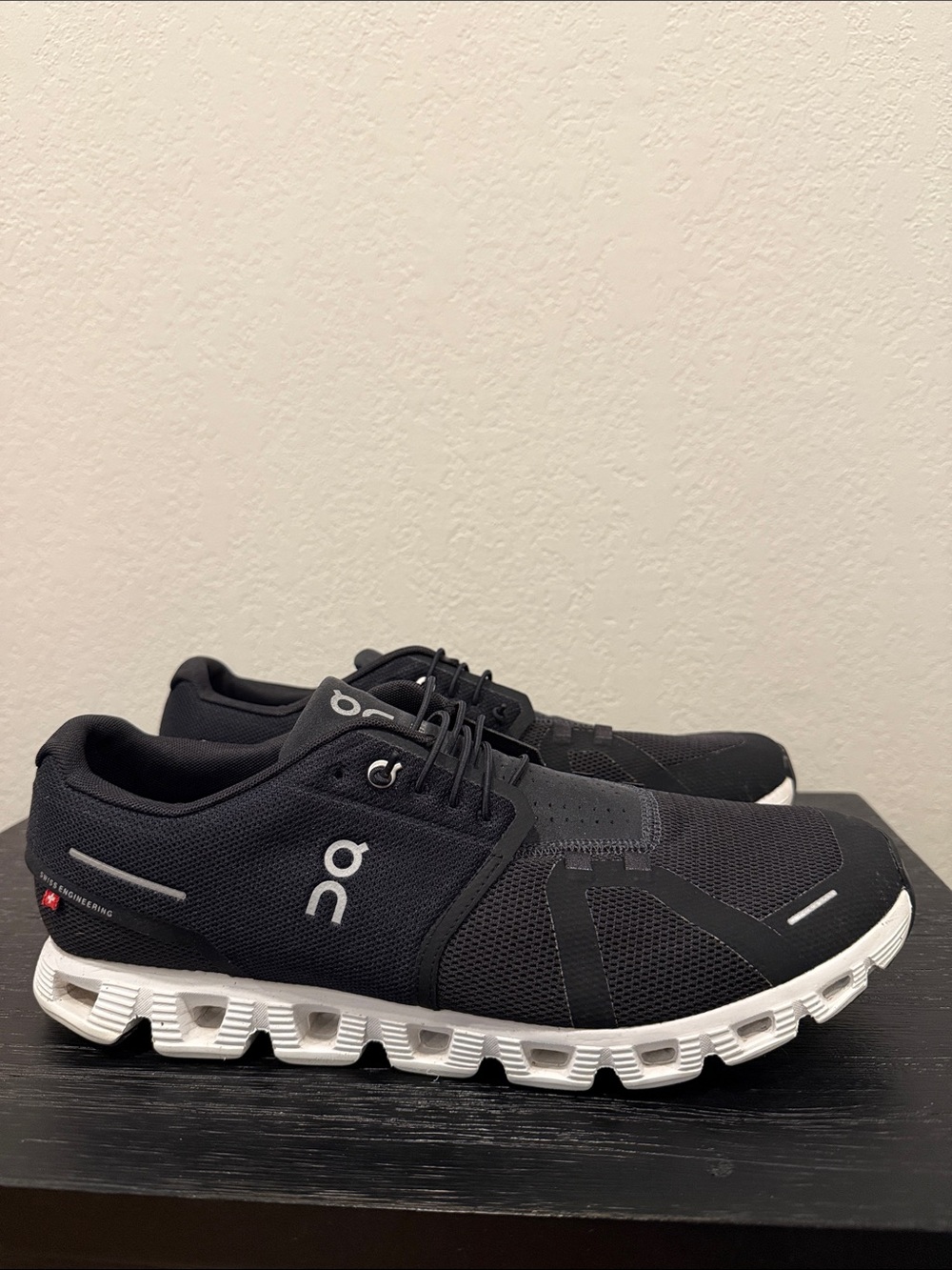 On Cloud 5 Running Men's Size 12.5 Athletic Shoe in Black / White Excellent Cond - Picture 3 of 8